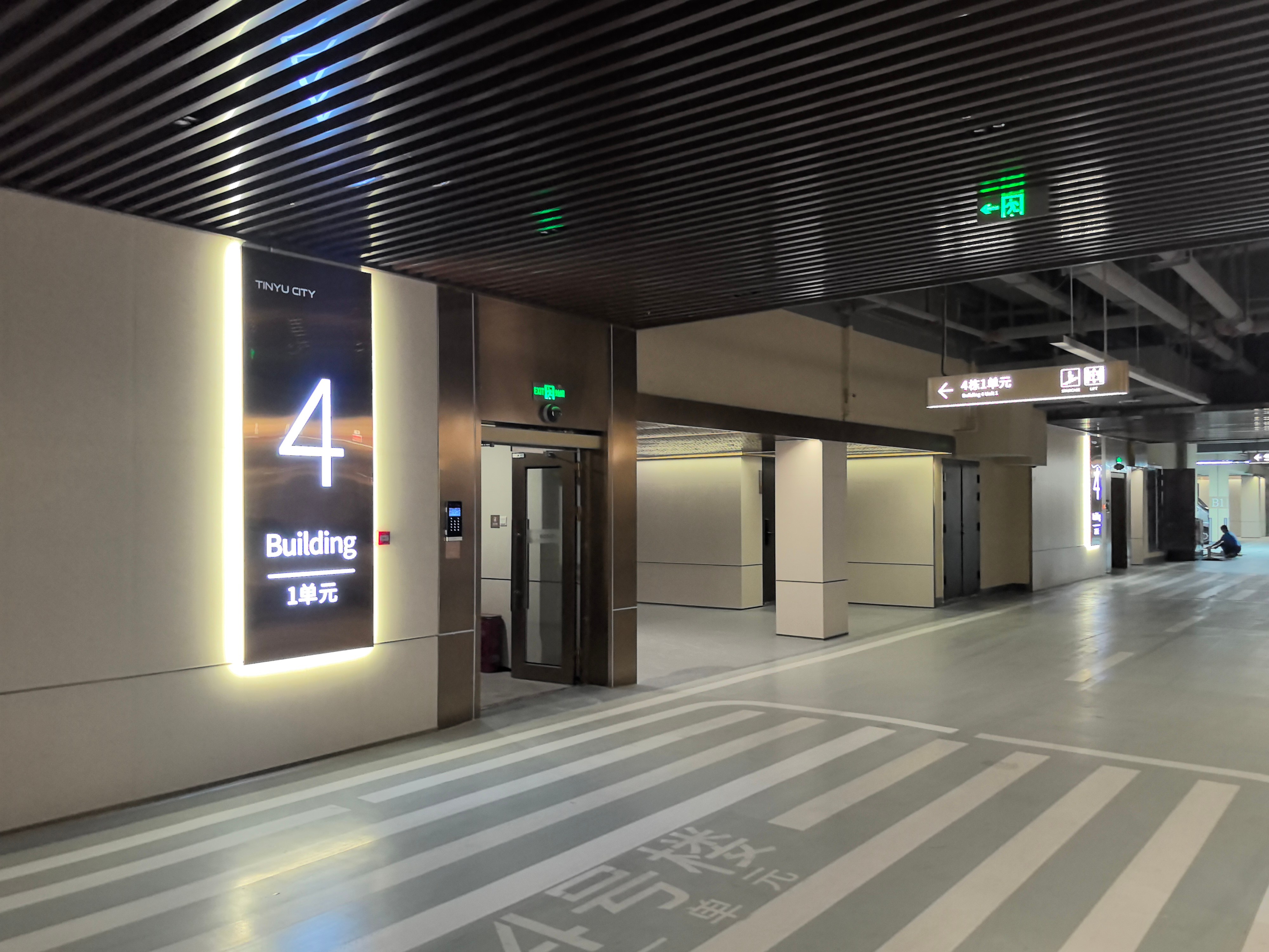 成都双流远达天屿城云邸智能照明改造后车道效果