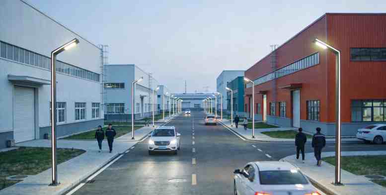 港口智慧路灯感应调光应用实景