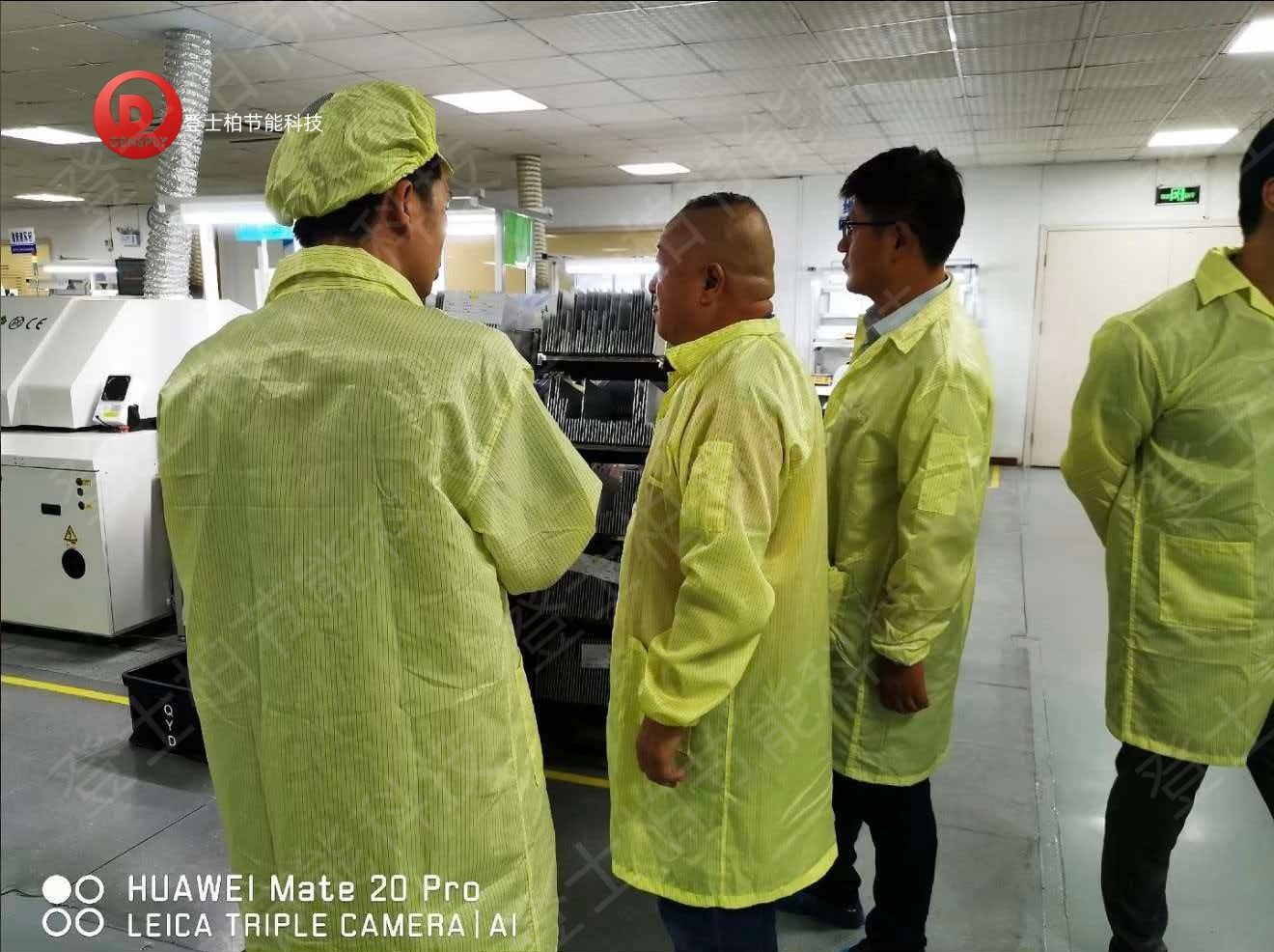 高管现场视察 SMT 产线