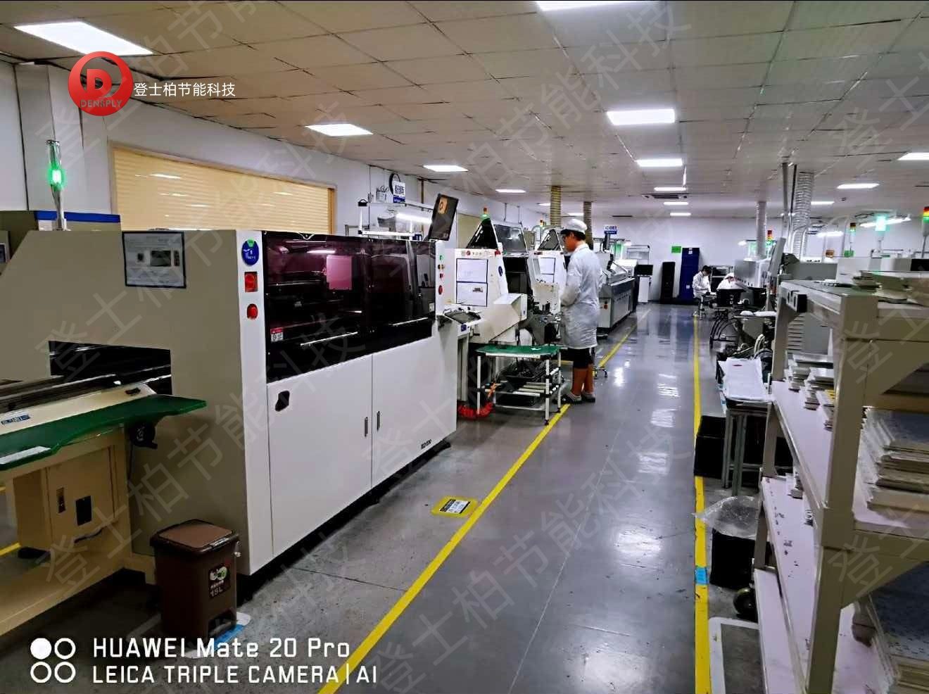 自动化产线 · 工人在岗作业