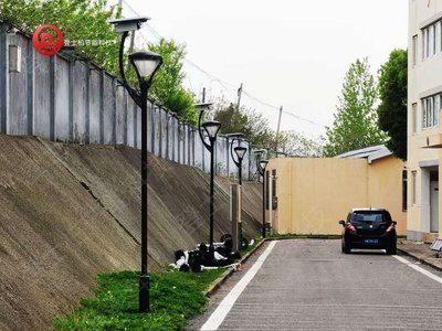 围墙边太阳能路灯