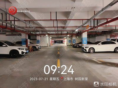 改造前地库灯管全坏 仅灯泡照明 地库昏暗 随地大小便 财物失窃 业主摔倒